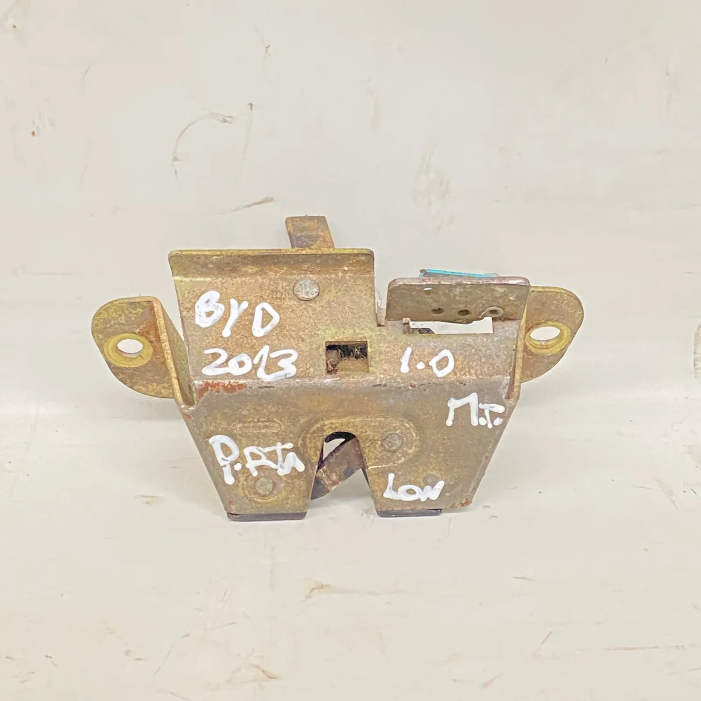 CERRADURA PORTALON BYD F0 2013 - 1.0 Bencina Mecánico
