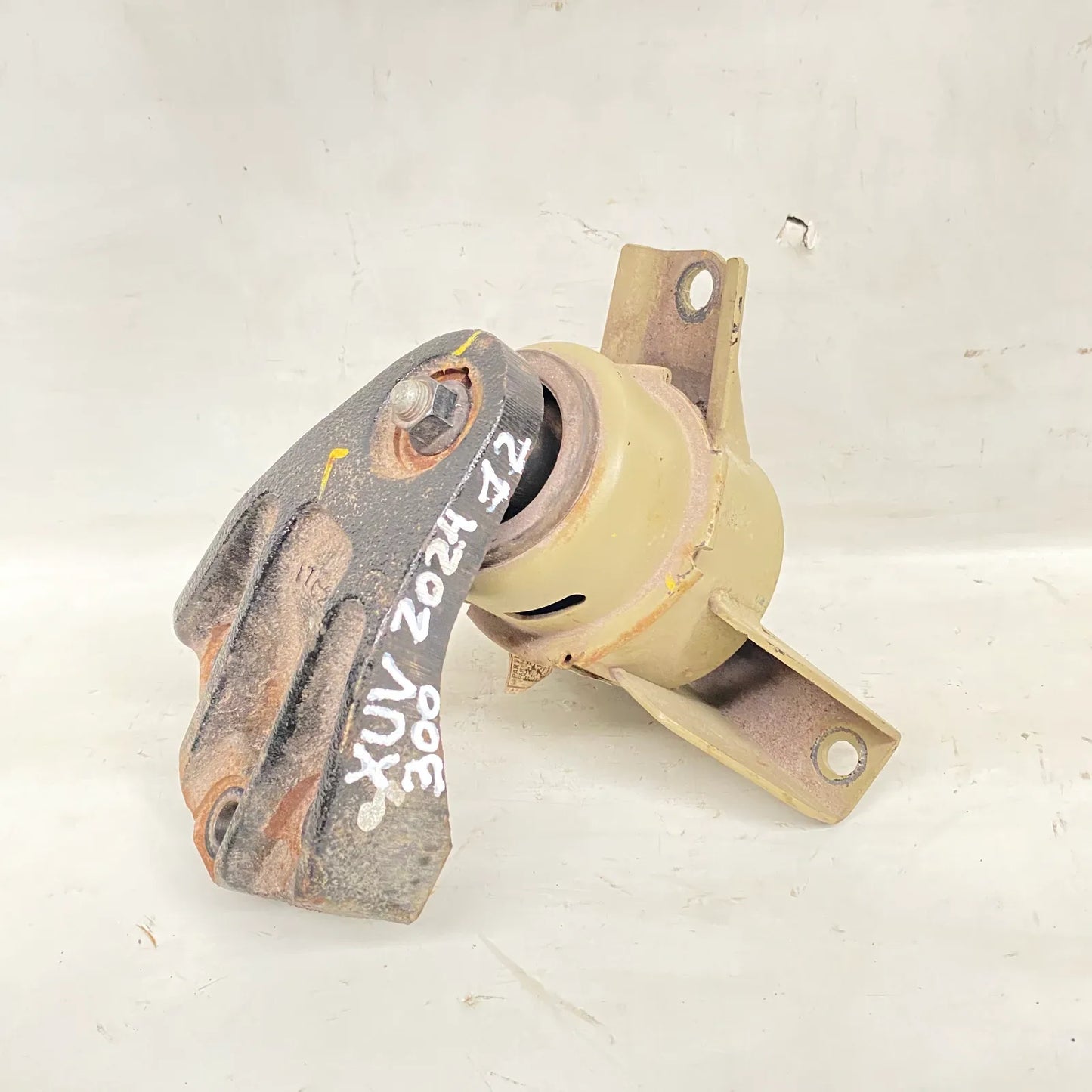 Soporte de motor Mahindra XUV300 2024 - 1.2 Bencina Mecánico
