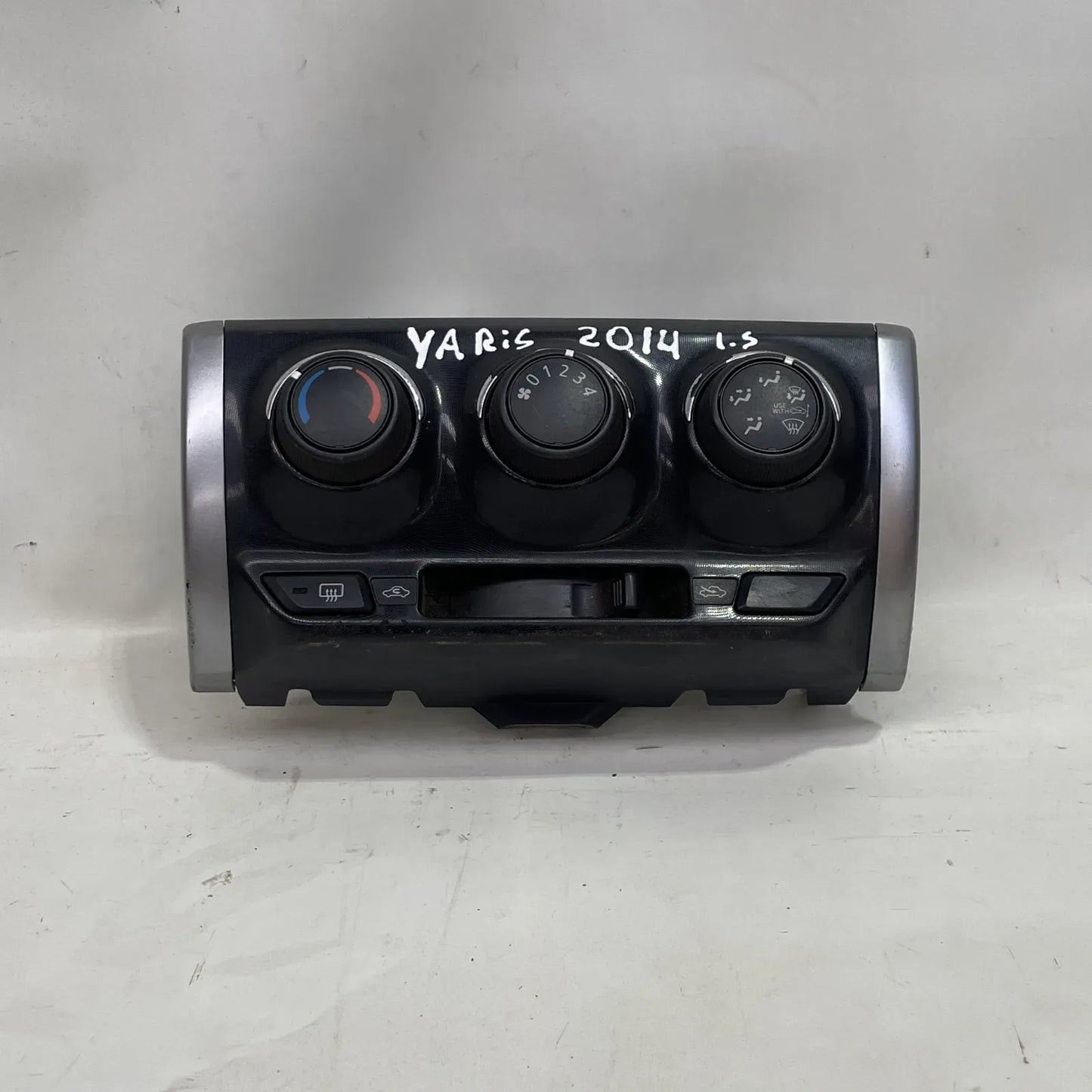 PANEL CALEFACCION Toyota Yaris 2014