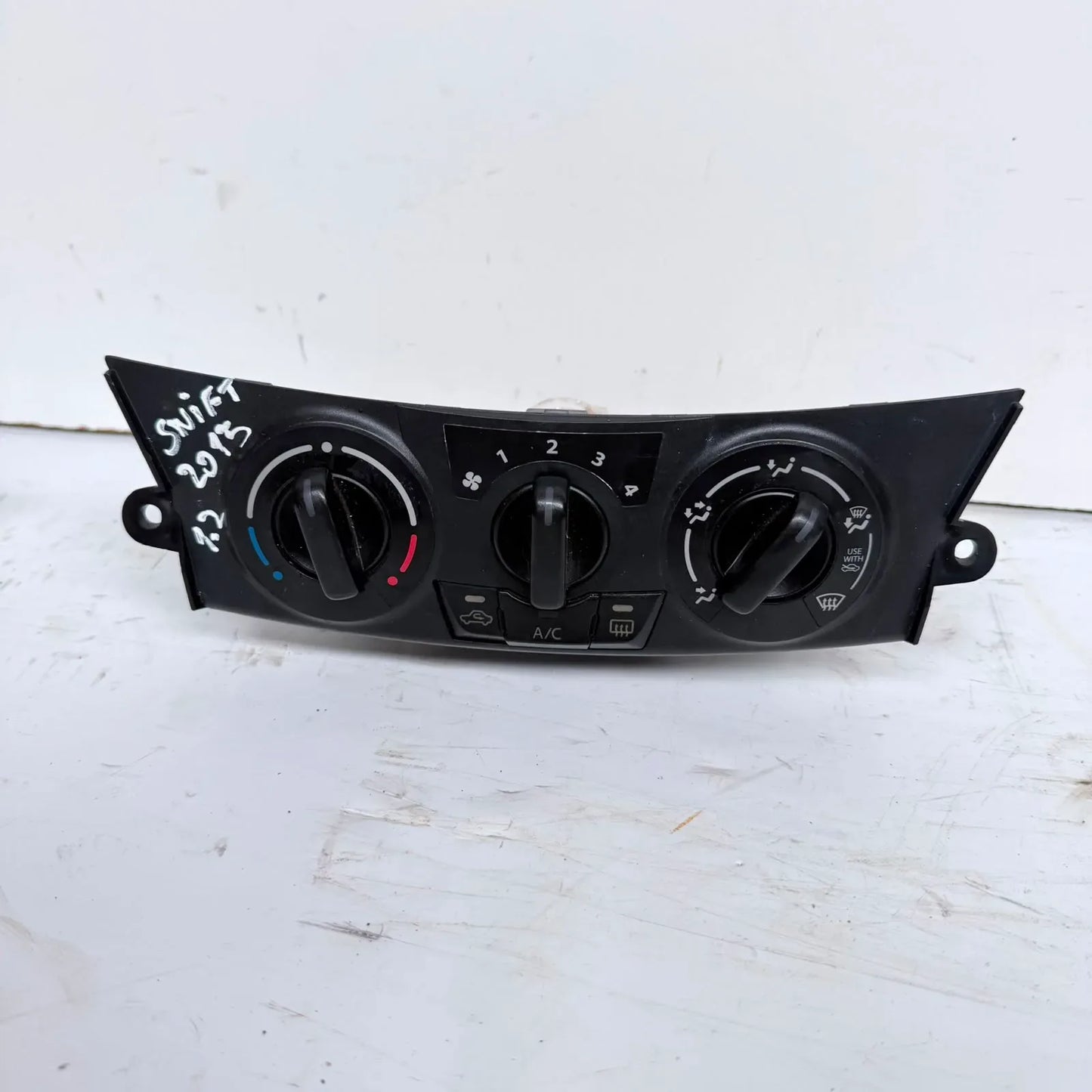 PANEL CALEFACCION Suzuki Swift 2015