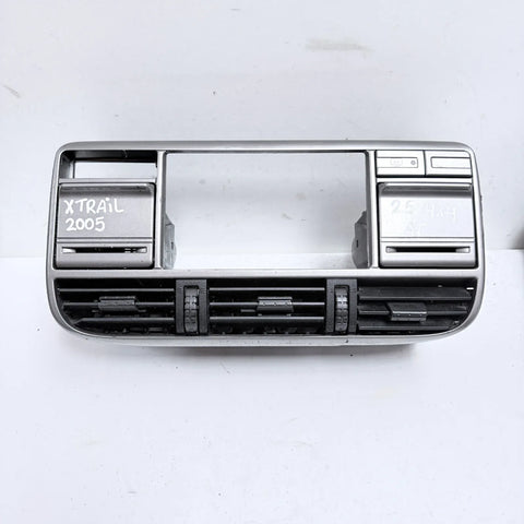 BISEL CON DIFUSOR DE AIRE Nissan Xtrail 2005 - 2.5 4x4 Bencina Automático