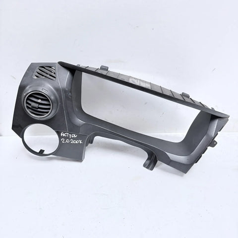 BISEL CON DIFUSOR DE AIRE Ssangyong Actyon 2007 - 2.0 4x2 Diesel Mecánico