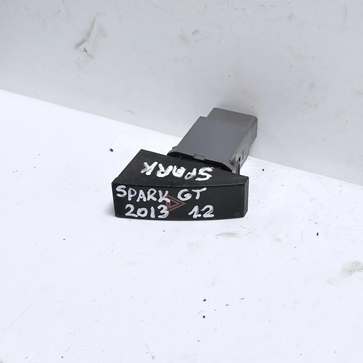 BOTON HAZARD Chevrolet Spark GT 2013 - 1.2 4x2 Bencina Mecánico