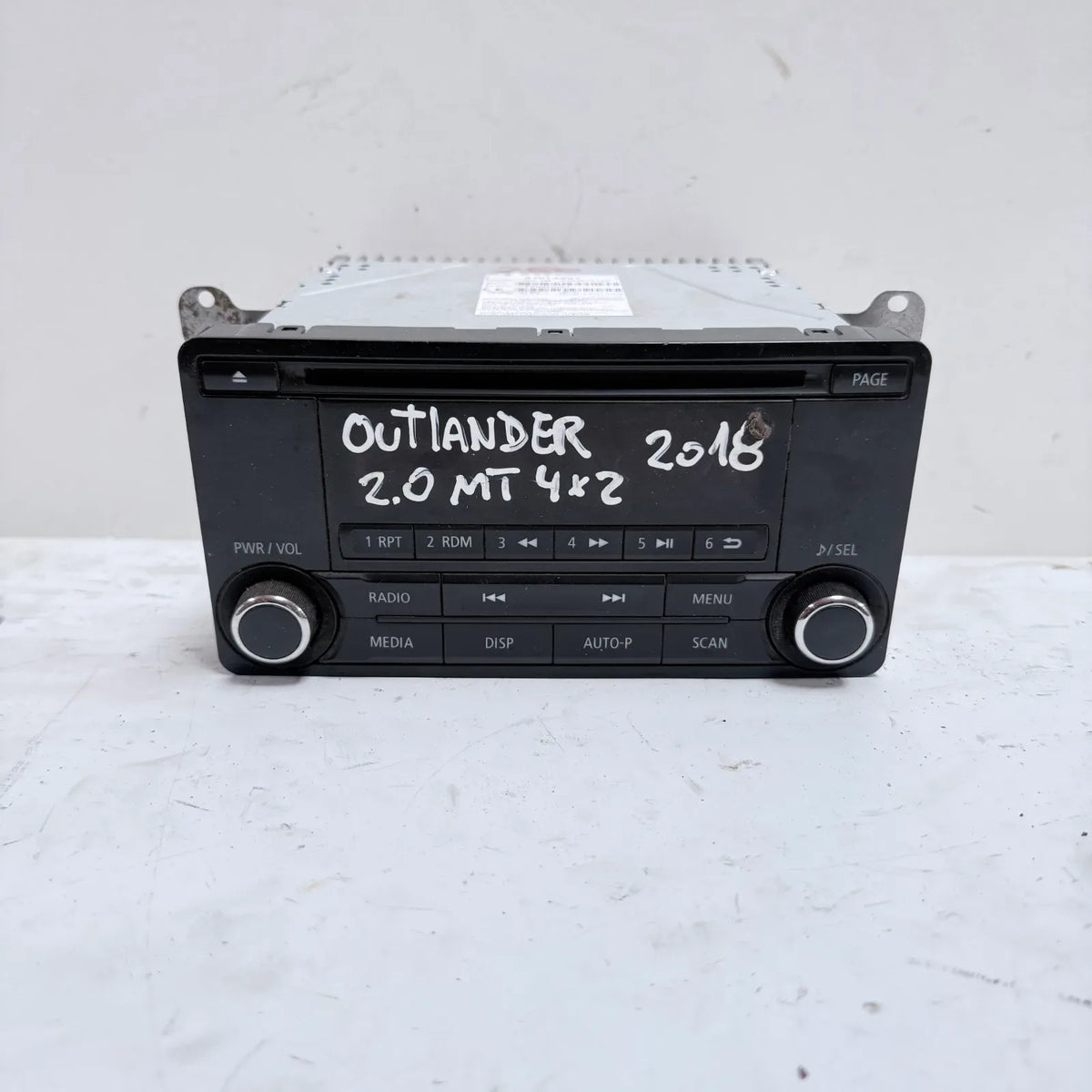 Radio Mitsubishi Outlander 2018 - 2.0 4x2 Bencina Mecánico