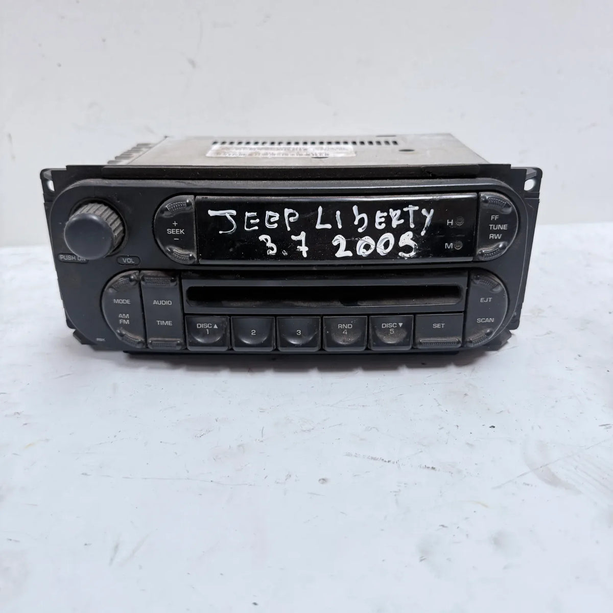 Radio Jeep Liberty 2005 - 3.7 4x2 Bencina Mecánico