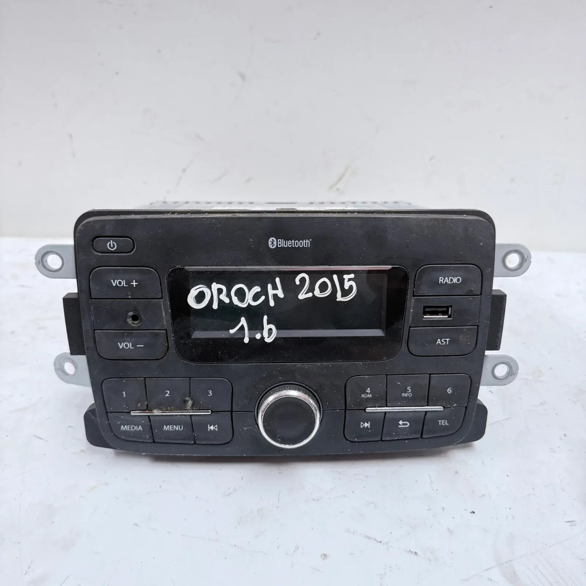 Radio Renault OROCH 2015 - 1.6 4x2 Bencina Mecánico