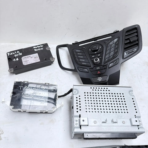 Radio Ford Fiesta 2016 - 1.6 4x2 Bencina Mecánico