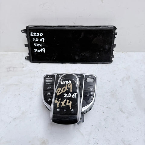 Radio MERCEDES BENZ E220 2019 - 2.0 4x4 Bencina Automático