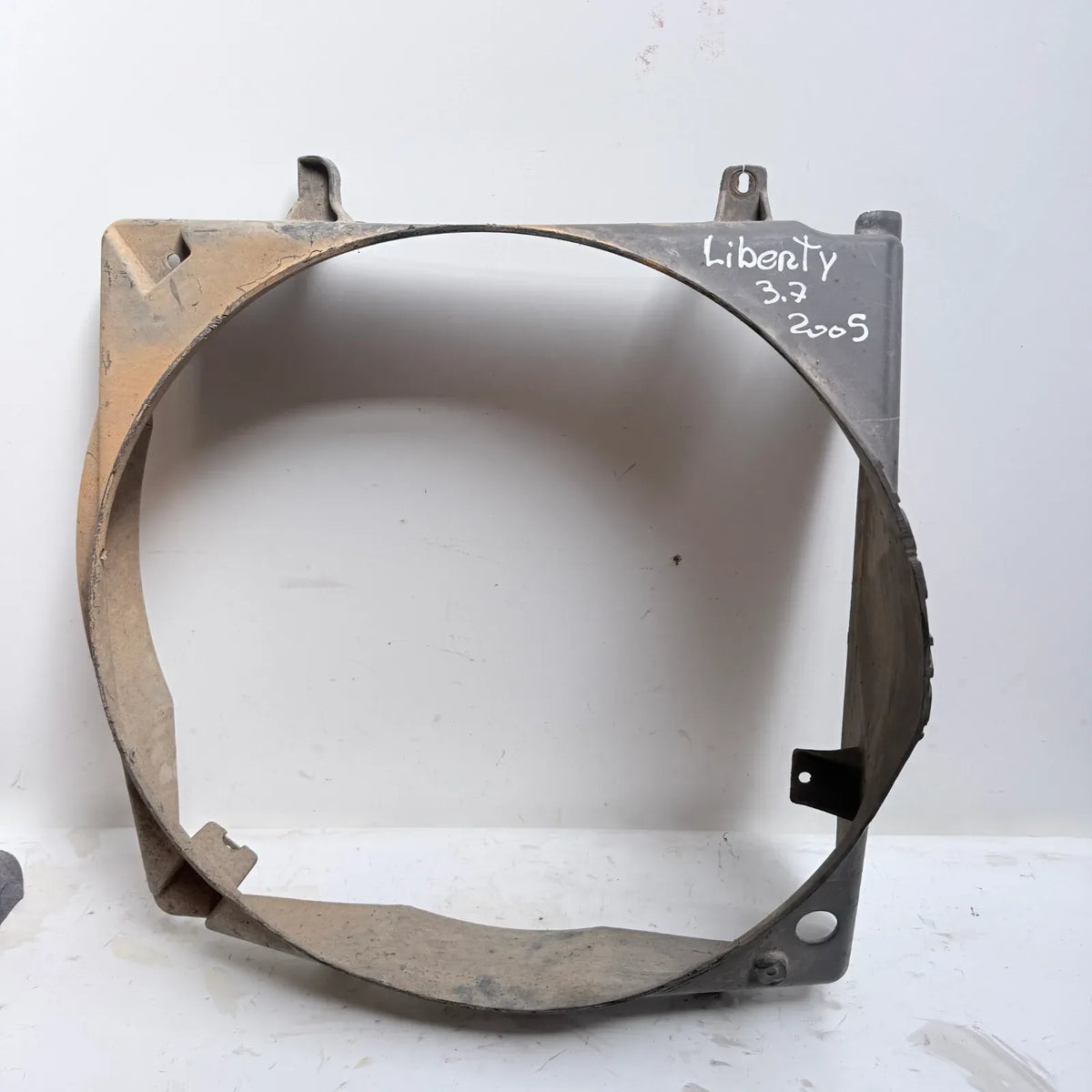 CAMPANA RADIADOR Jeep Liberty 2005 - 3.7 4x2 Bencina Mecánico