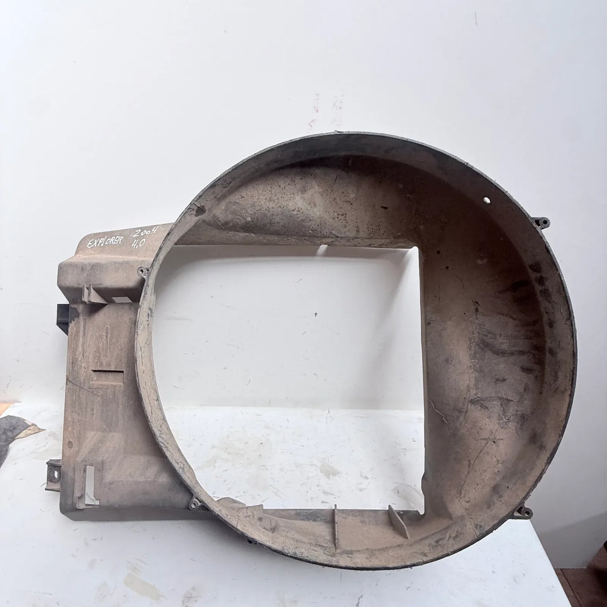 CAMPANA RADIADOR Ford Explorer 2004 - 4.0 4x2 Bencina Mecánico