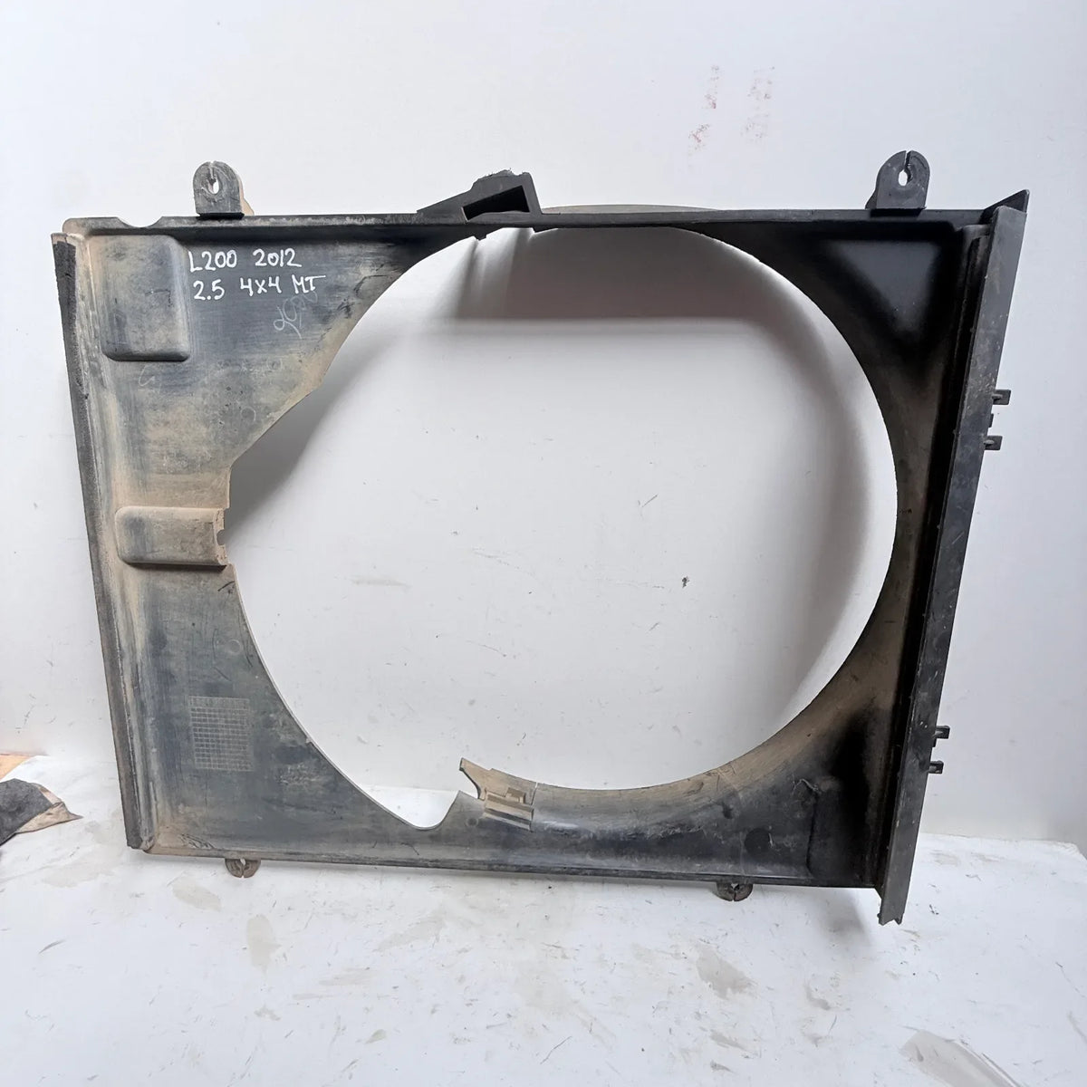CAMPANA RADIADOR Mitsubishi L200 2012 - 2.5 4x4 Diesel Mecánico