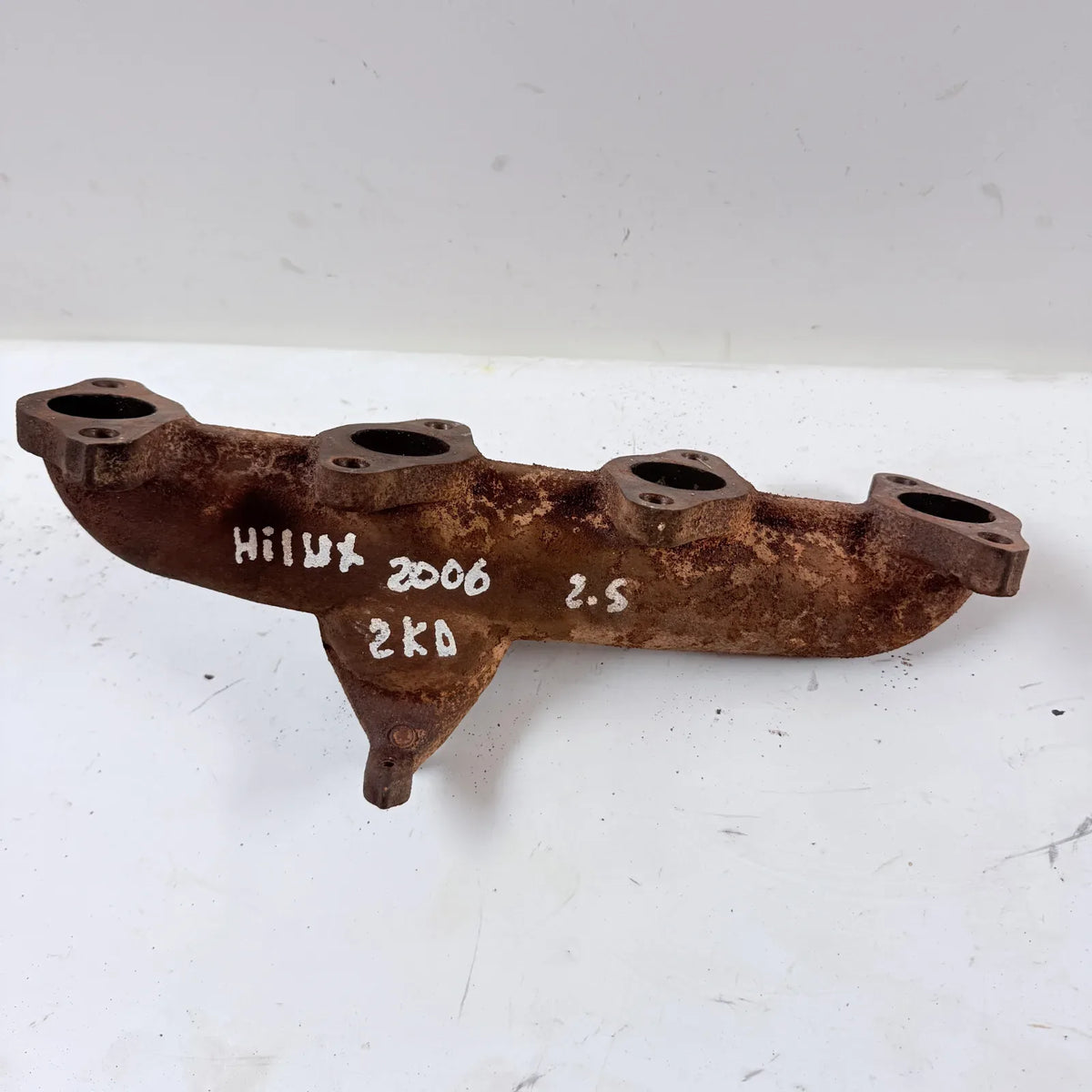 Múltiple de escape Toyota Hilux 2006 - 2.5 4x2 Diesel Mecánico