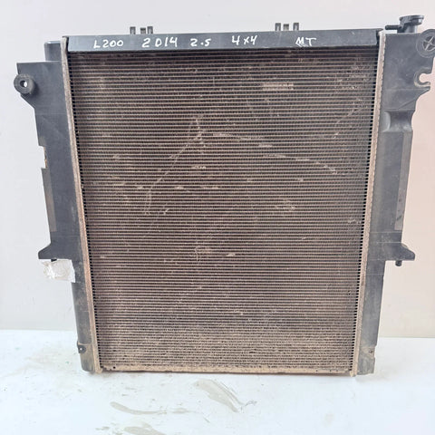 RADIADOR Mitsubishi L200 2014 - 2.5 4x4 Diesel Mecánico
