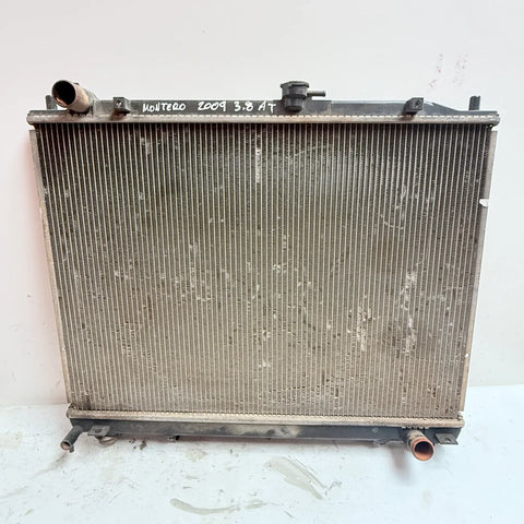 RADIADOR Mitsubishi Montero 2009 - 3.8 4x2 Bencina Automático