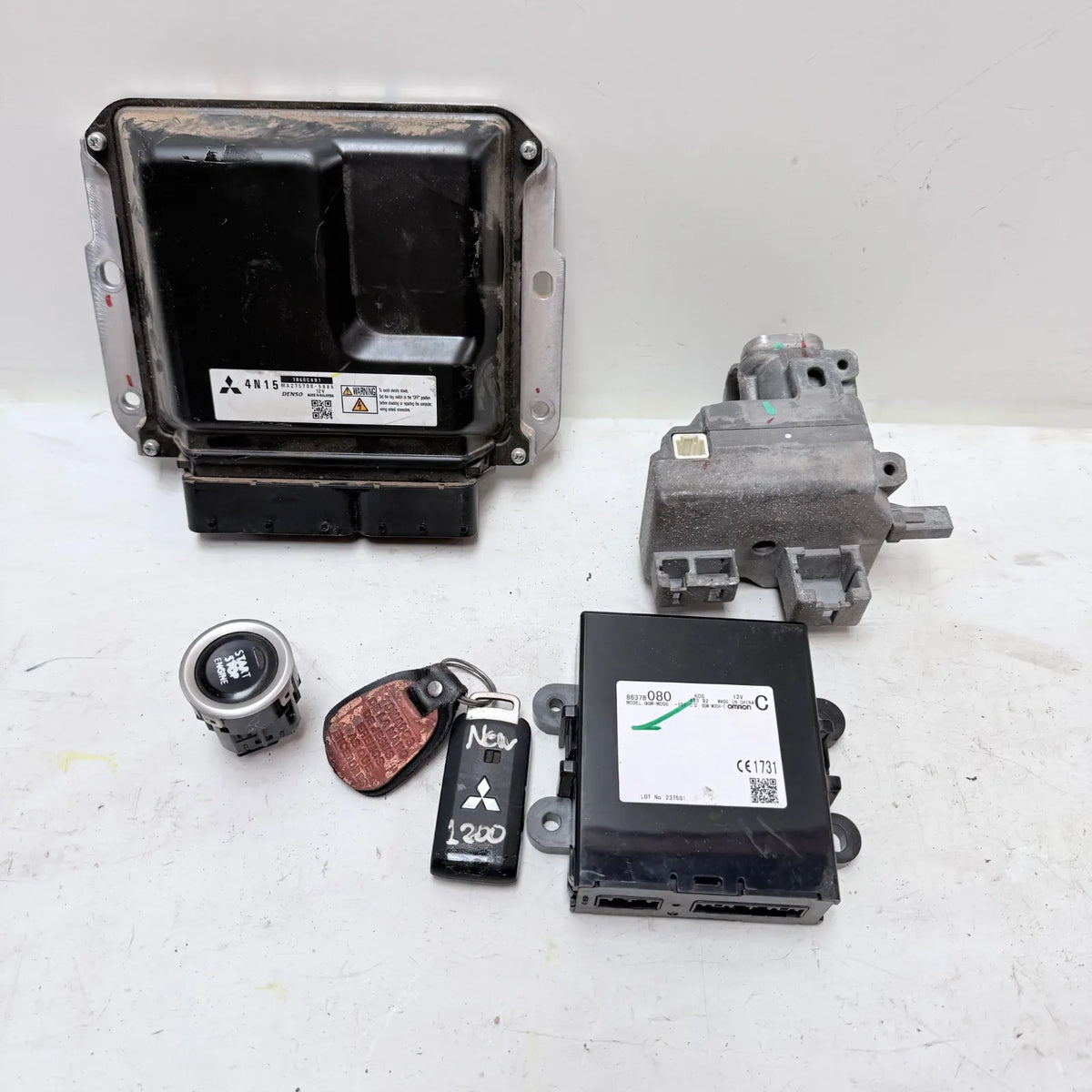 KIT ENCENDIDO Mitsubishi L200 2020 - 2.4 4x2 Diesel Mecánico
