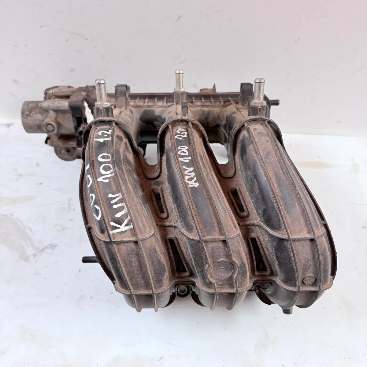 MULTIPLE DE ADMISION Mahindra KUV 100 2021 - 1.2 4x2 Bencina Mecánico