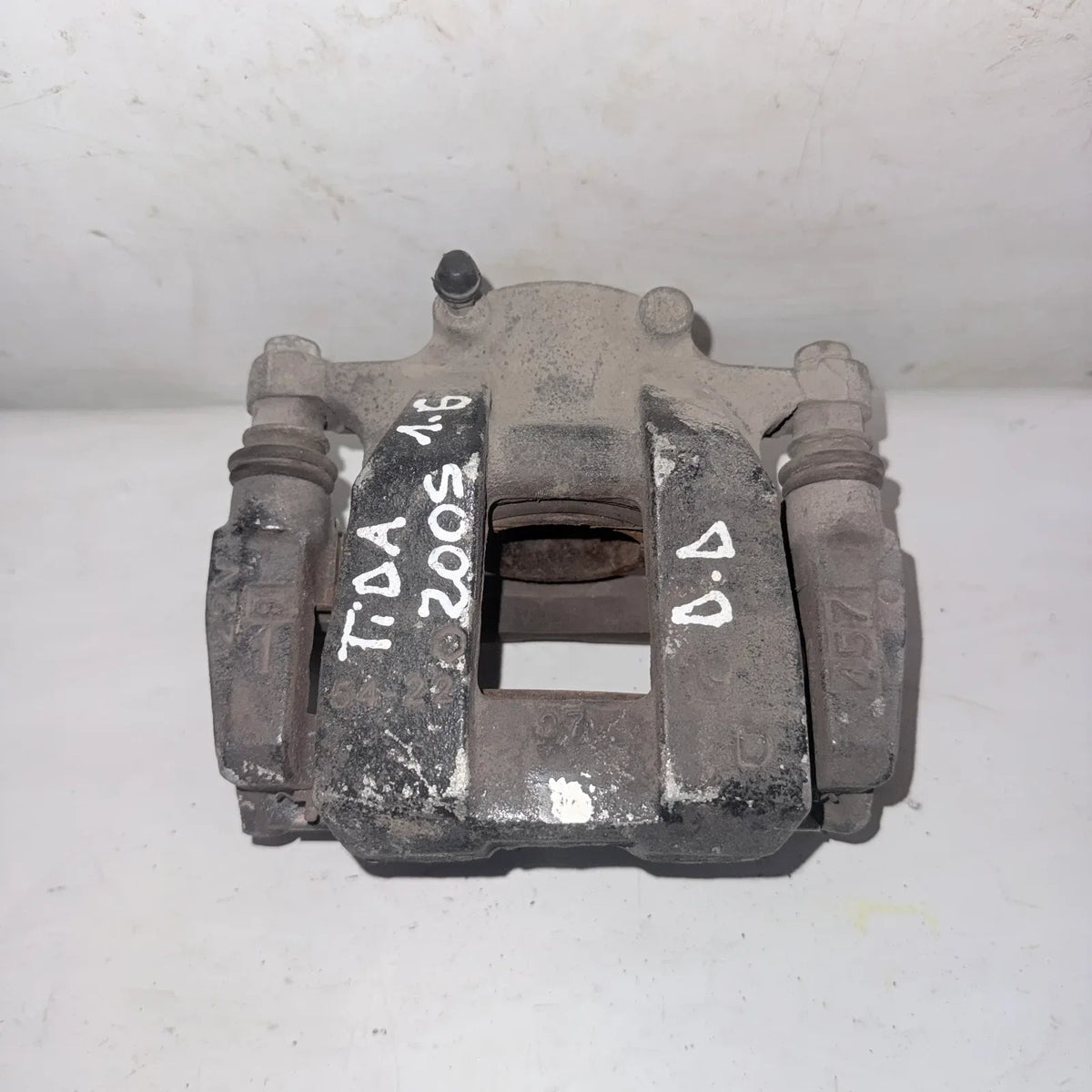 CALIPER DEL-DER Nissan Tiida 2005 - 1.6 4x2 Bencina Mecánico
