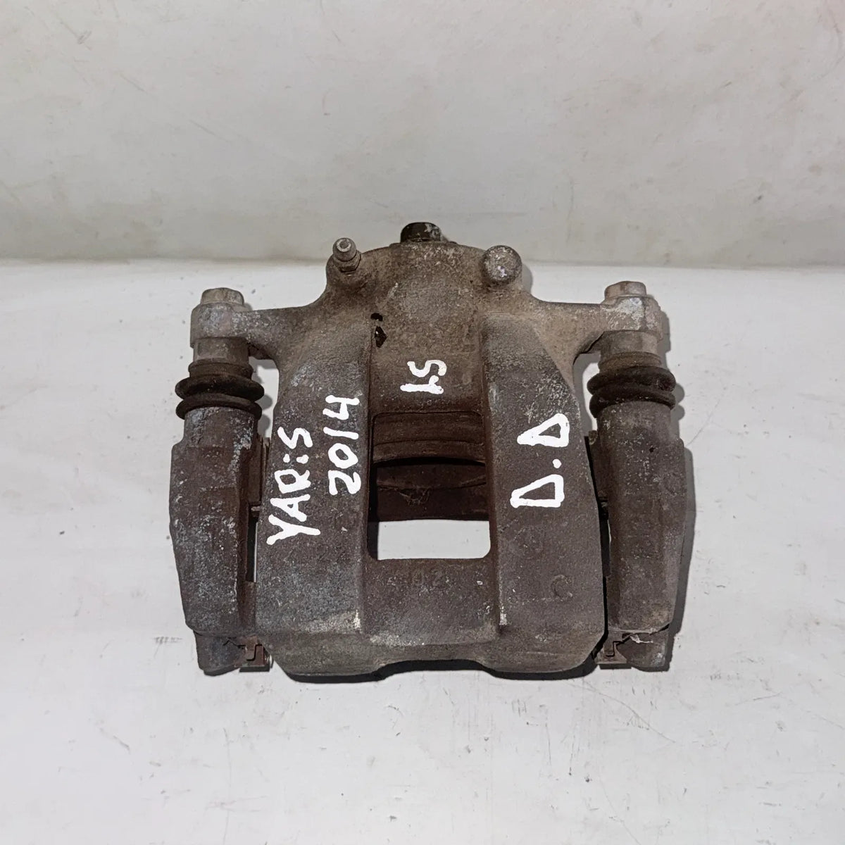CALIPER DEL-DER Toyota Yaris 2014 - 1.5 4x2 Bencina Mecánico