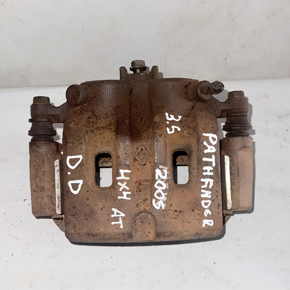 CALIPER DEL-DER Nissan Pathfinder 2005 - 3.5 4x4 Bencina Automático