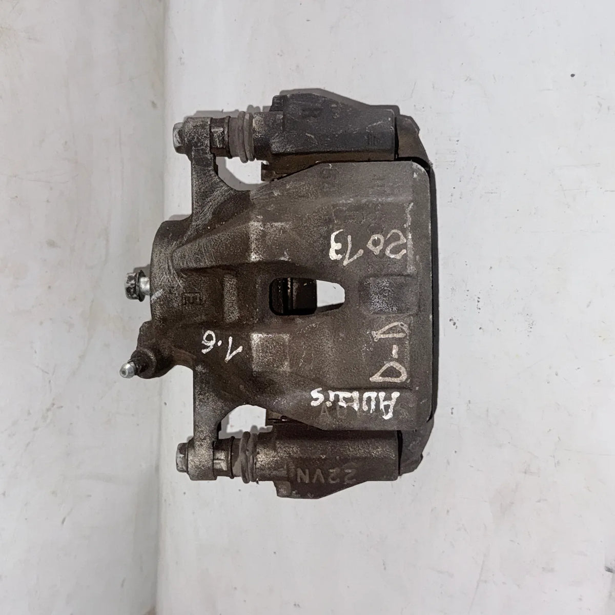 CALIPER DEL-DER Toyota Auris 2013 - 1.6 4x2 Bencina Mecánico