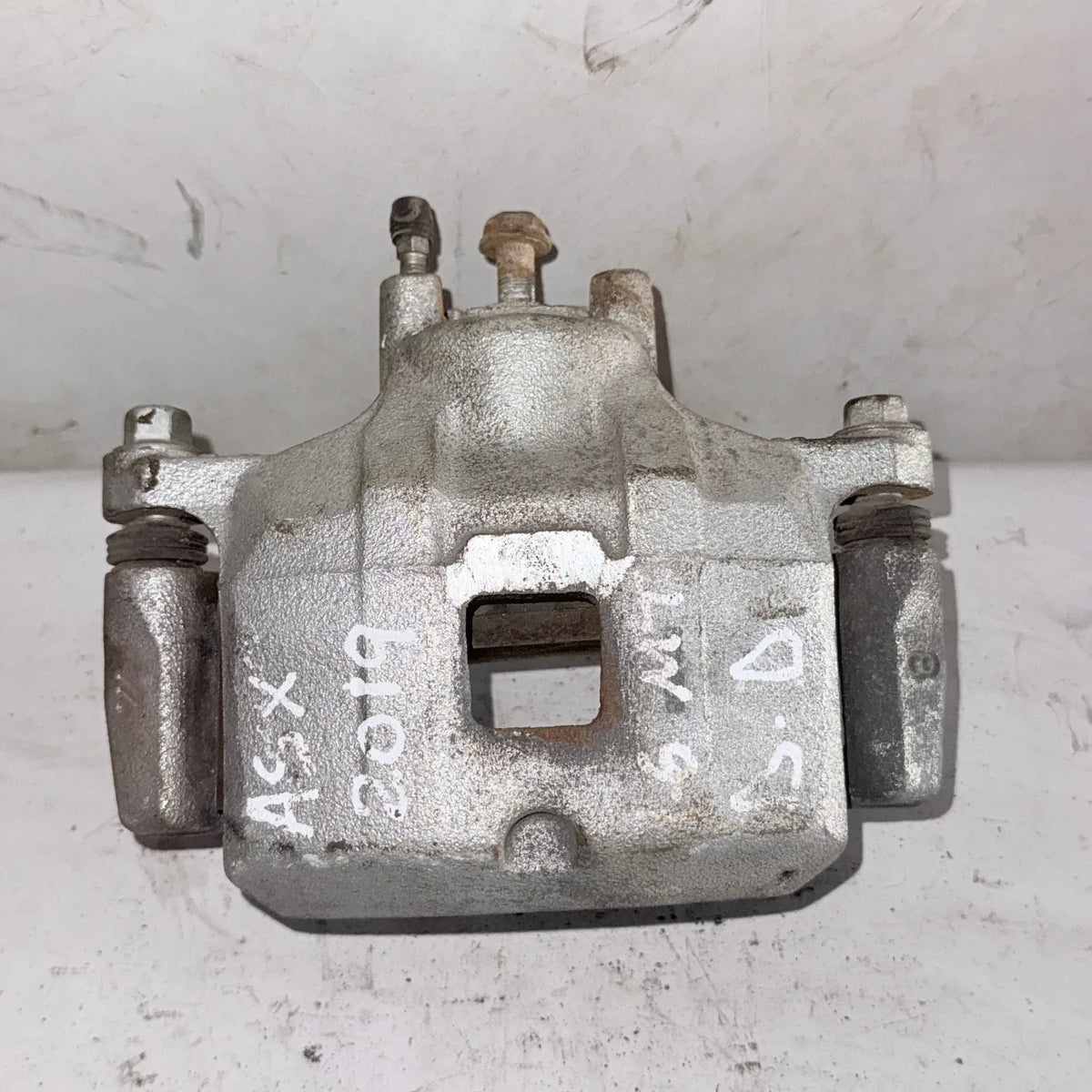 CALIPER DEL-DER Mitsubishi Asx 2019 - 1.6 4x2 Bencina Mecánico