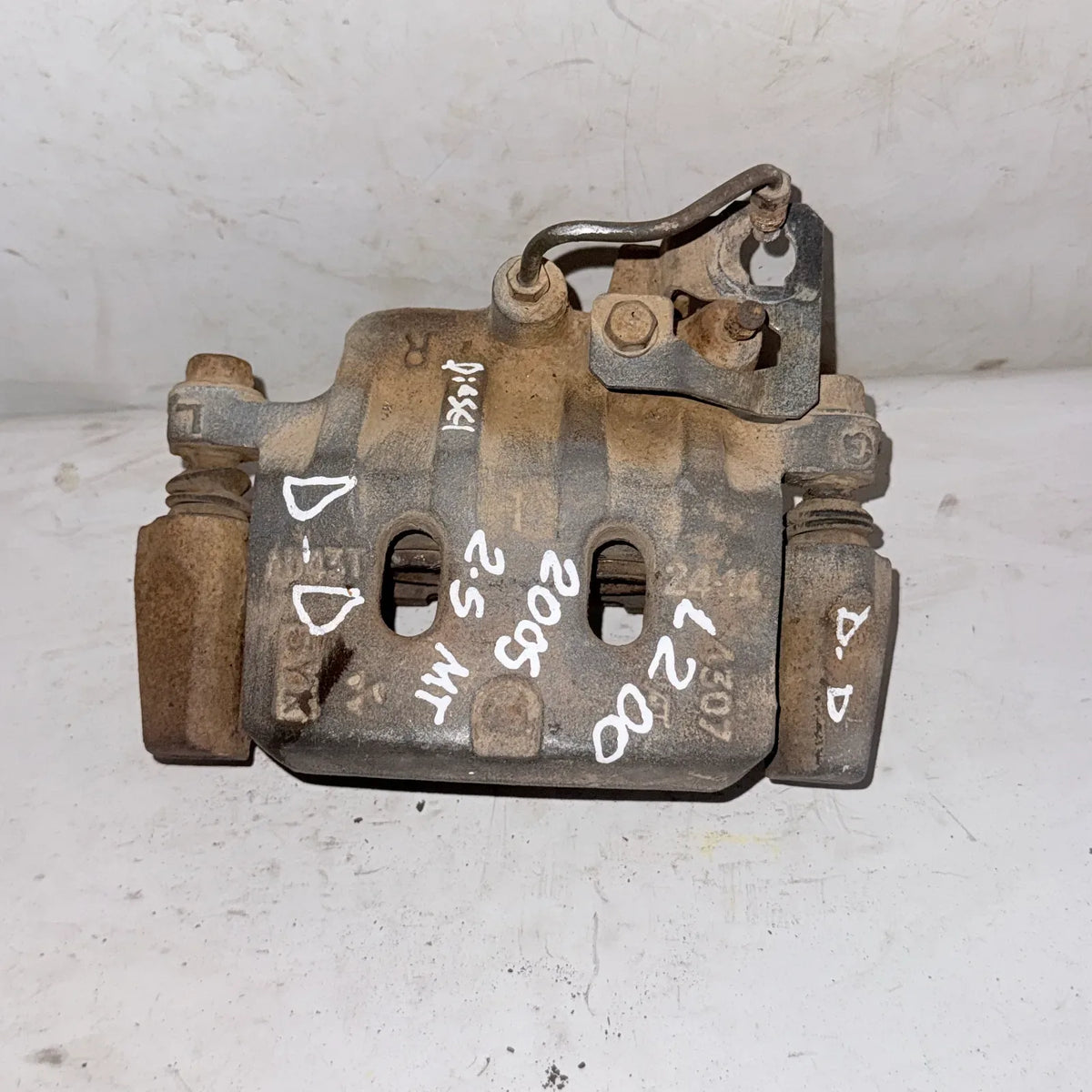 CALIPER DEL-DER Mitsubishi L200 2005 - 2.5 4x2 Diesel Mecánico