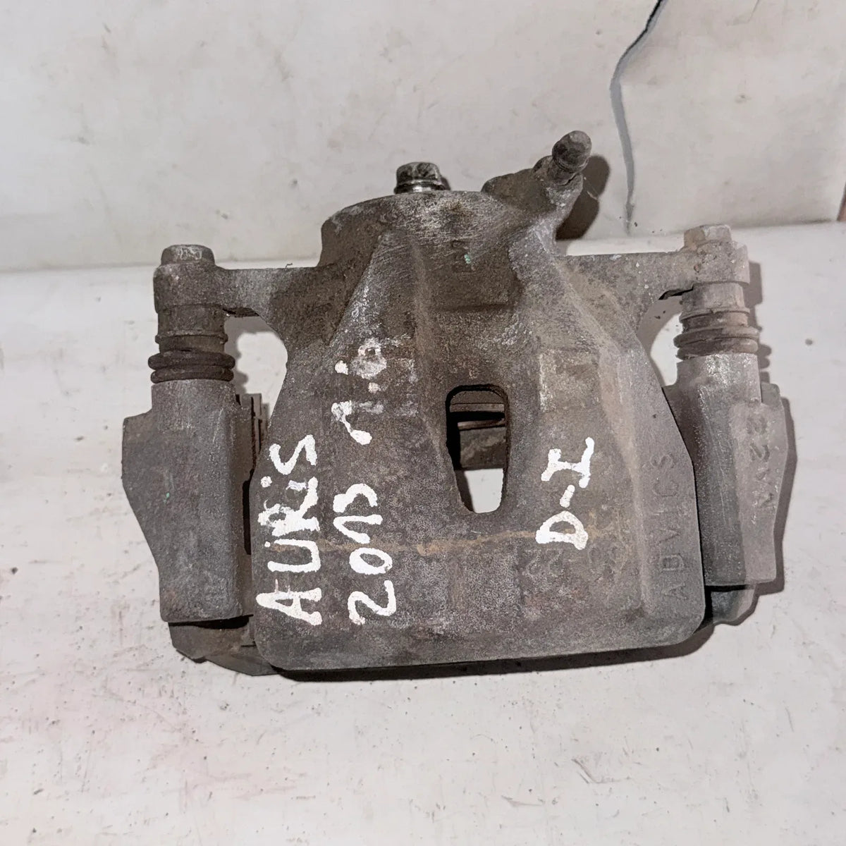 CALIPER DEL-IZQ Toyota Auris 2013 - 1.6 4x2 Bencina Mecánico