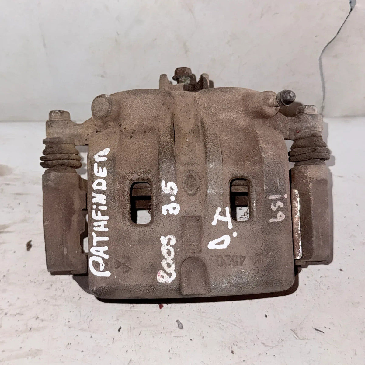 CALIPER DEL-IZQ Nissan Pathfinder 2005 - 3.5 4x2 Bencina Mecánico