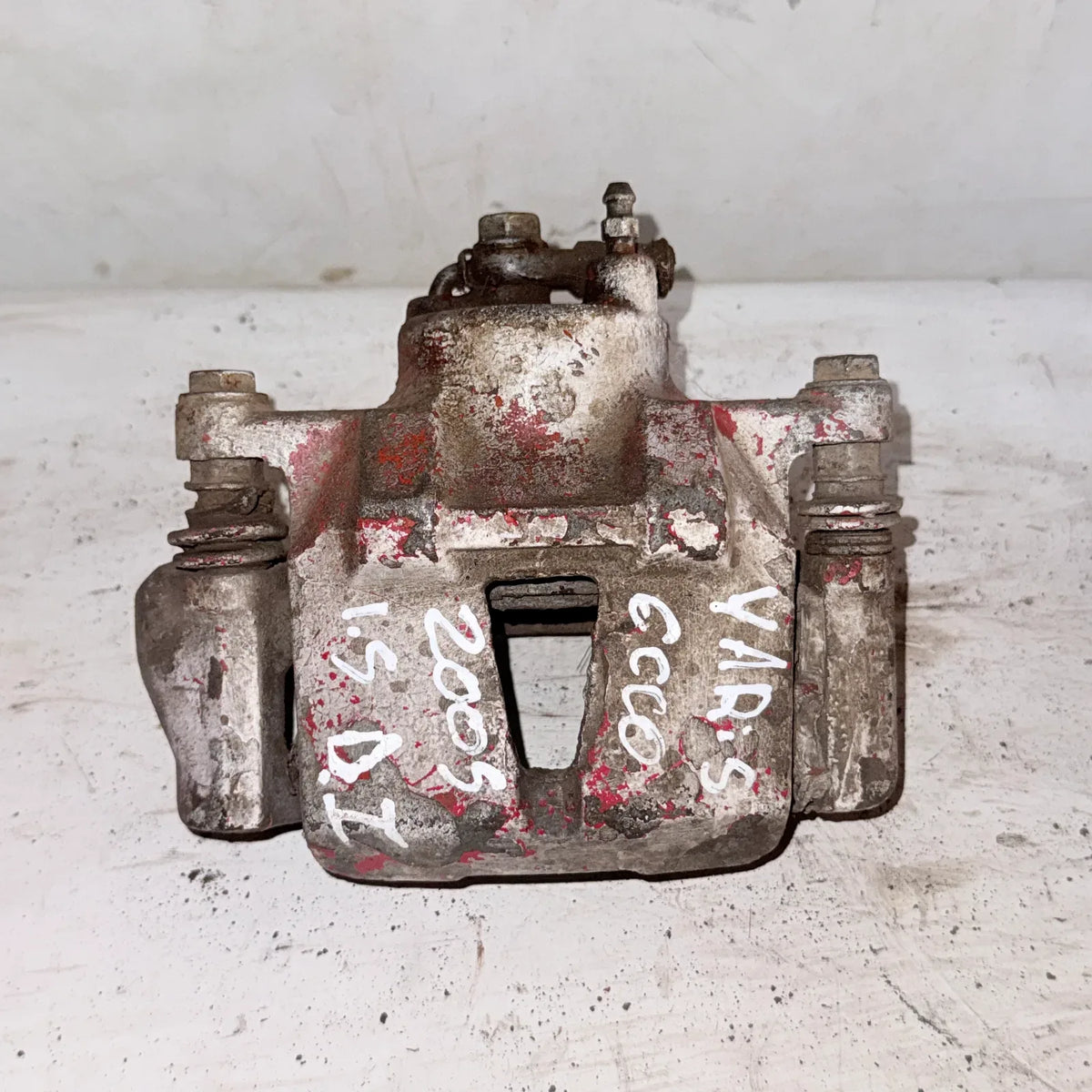 CALIPER DEL-IZQ Toyota Yaris Ecco 2005 - 1.5 4x2 Bencina Mecánico