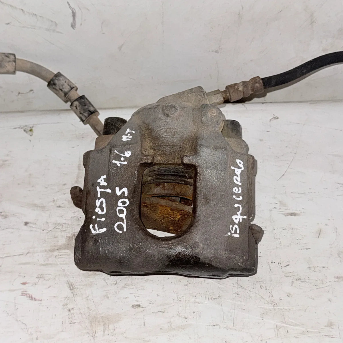 CALIPER DEL-IZQ Ford Fiesta 2005 - 1.6 4x2 Bencina Mecánico