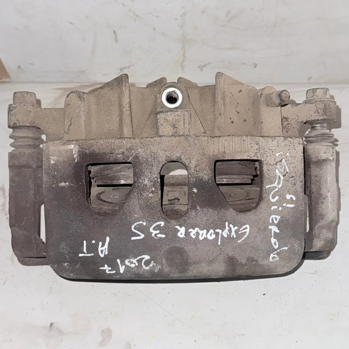 CALIPER DEL-IZQ Ford Explorer 2017 - 3.5 4x2 Bencina Automático