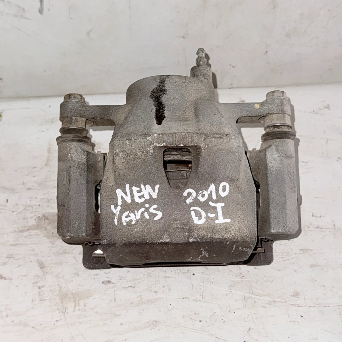 CALIPER DEL-IZQ Toyota New Yaris 2010 - 1.5 4x2 Bencina Mecánico