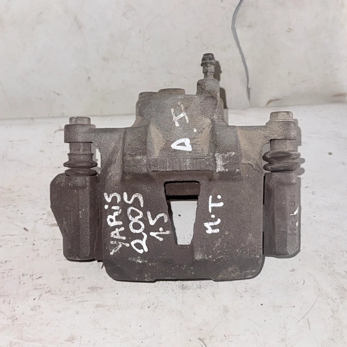 CALIPER DEL-IZQ Toyota Yaris 2005 - 1.5 4x2 Bencina Mecánico
