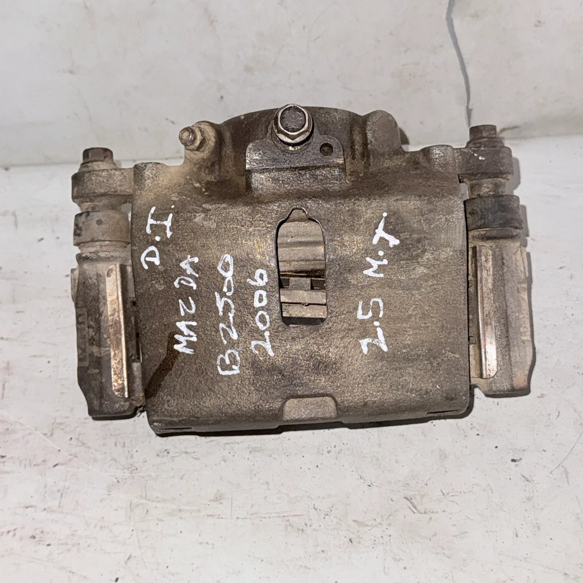 CALIPER DEL-IZQ Mazda B2500 2006 - 2.5 4x2 Diesel Mecánico