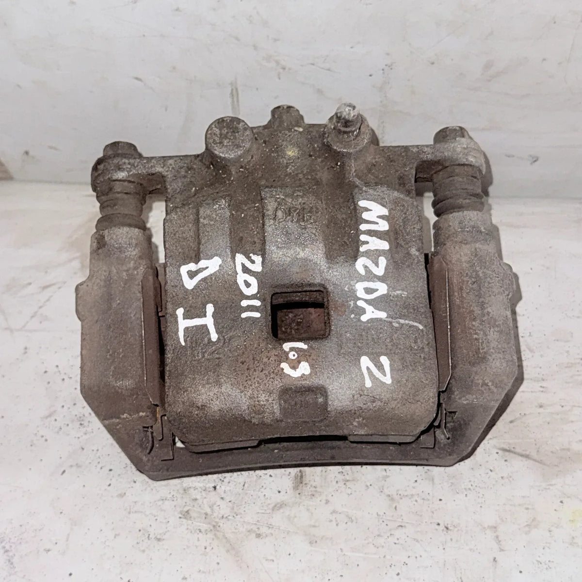 CALIPER DEL-IZQ Mazda 2 2011 - 1.3 4x2 Bencina Mecánico