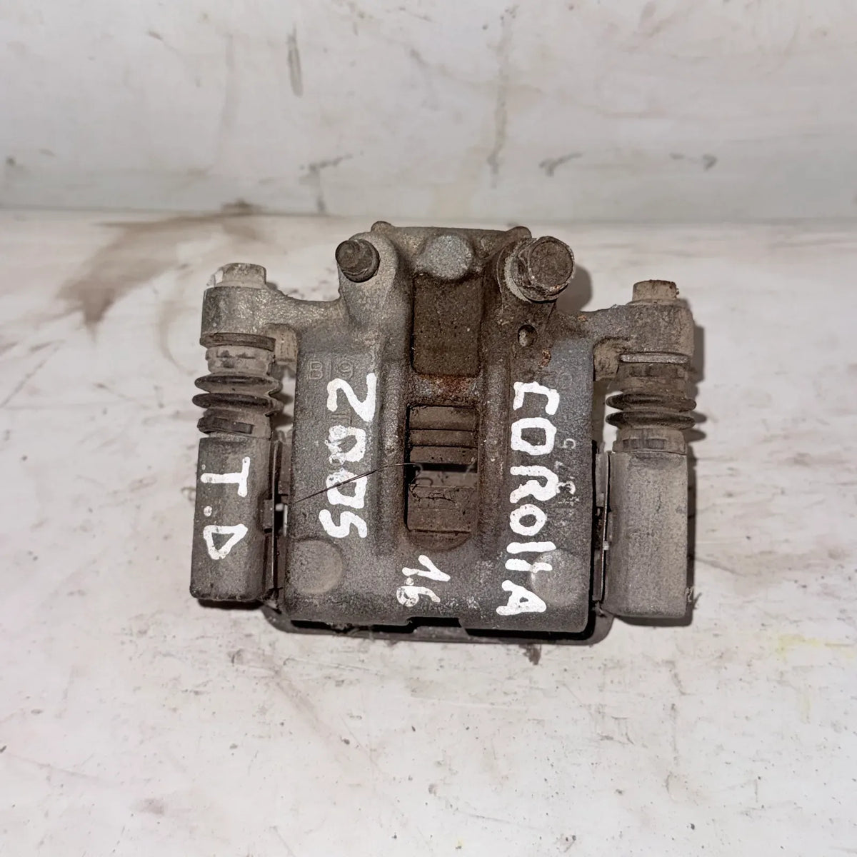 CALIPER TRA-DER Toyota Corolla 2005 - 1.6 4x2 Bencina Mecánico