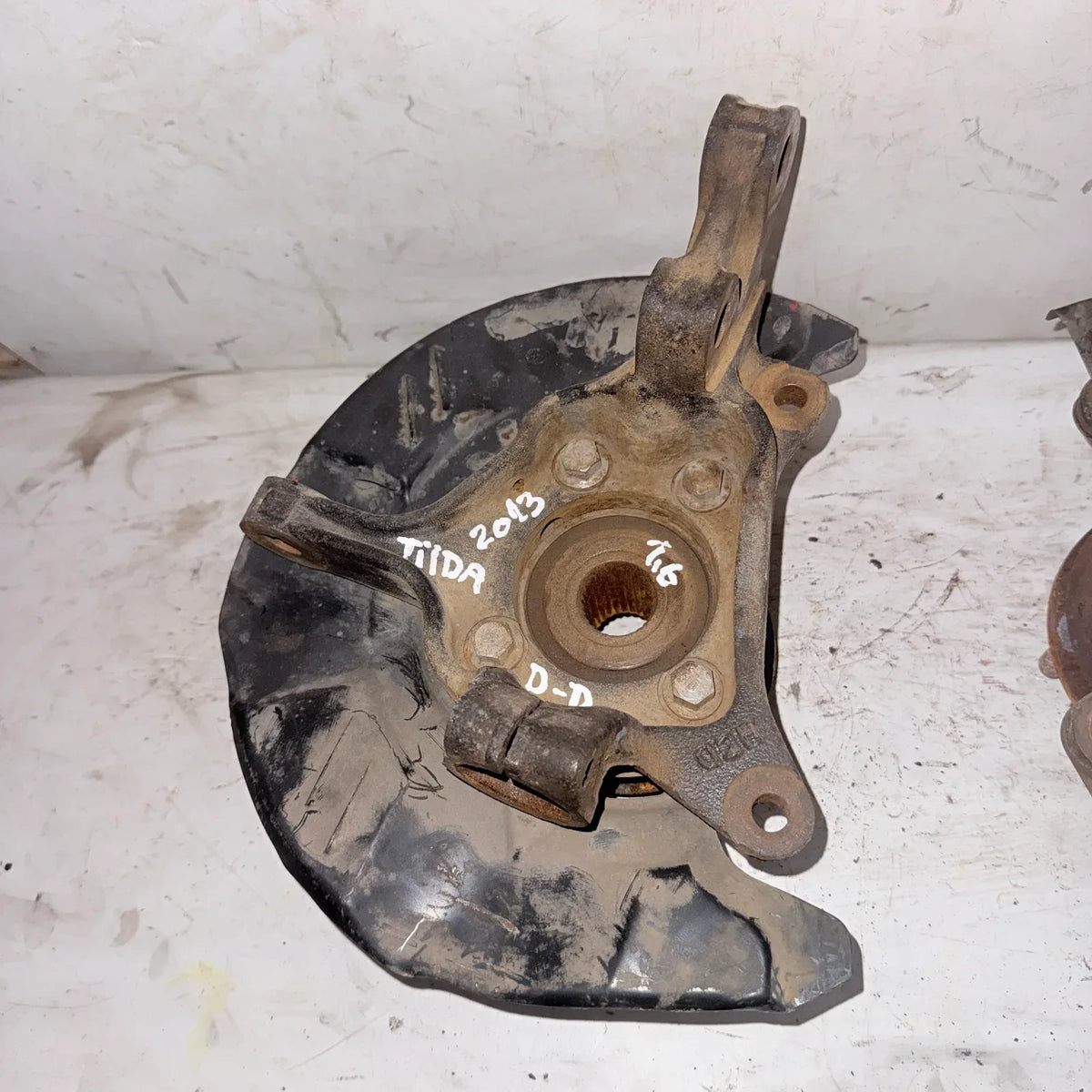 MUÑON DEL-DER Nissan Tiida 2013 - 1.6 4x2 Bencina Mecánico