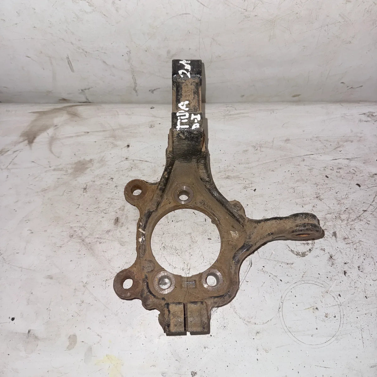 MUÑON DEL-IZQ Nissan Tiida 2011 - 1.6 4x2 Bencina Mecánico