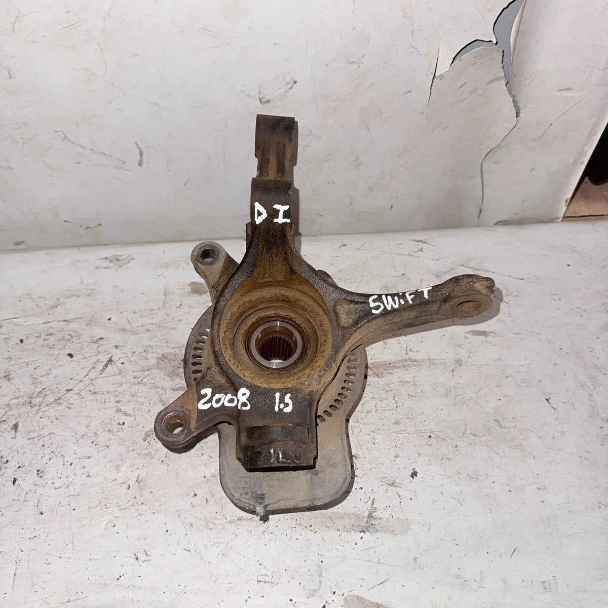 MUÑON DEL-IZQ Suzuki Swift 2008 - 1.5 4x2 Bencina Mecánico