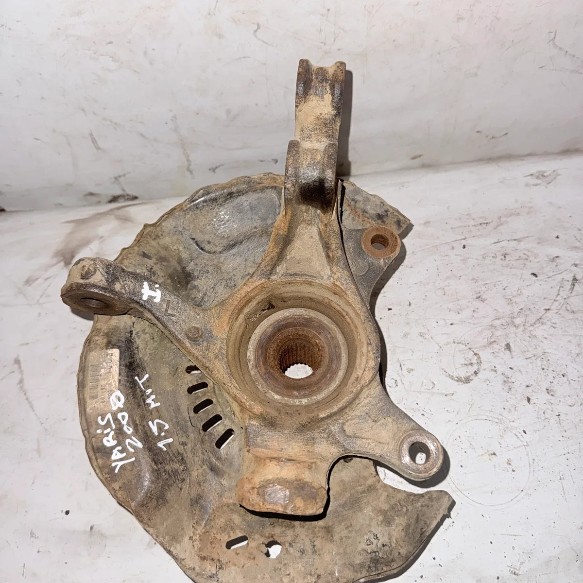 MUÑON DEL-IZQ Toyota Yaris 2008 - 1.5 4x2 Bencina Mecánico