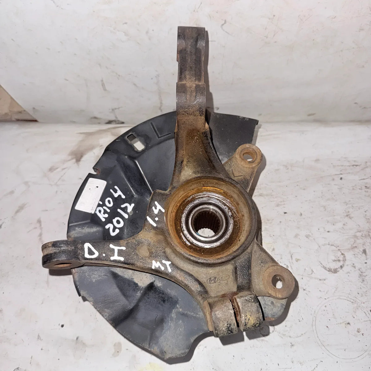 MUÑON DEL-IZQ Kia Rio 4 2012 - 1.4 4x2 Bencina Mecánico