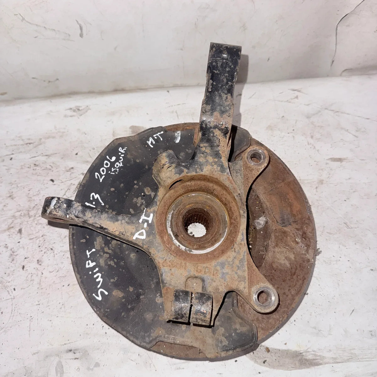 MUÑON DEL-IZQ Suzuki Swift 2006 - 1.3 4x2 Bencina Mecánico