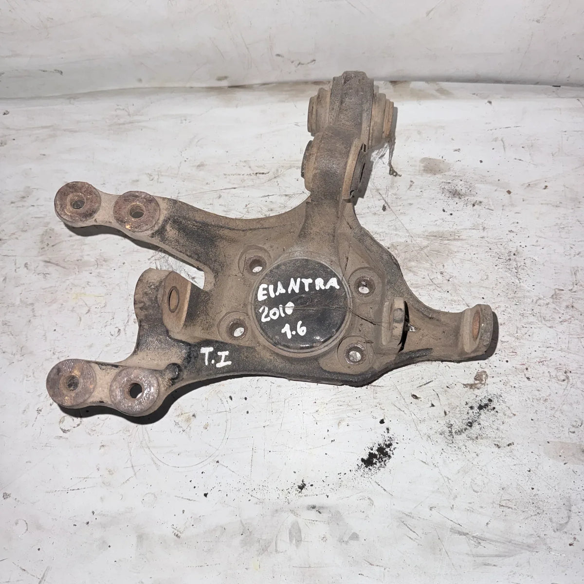 MUÑON TRA-IZQ Hyundai Elantra 2010 - 1.6 4x2 Bencina Mecánico