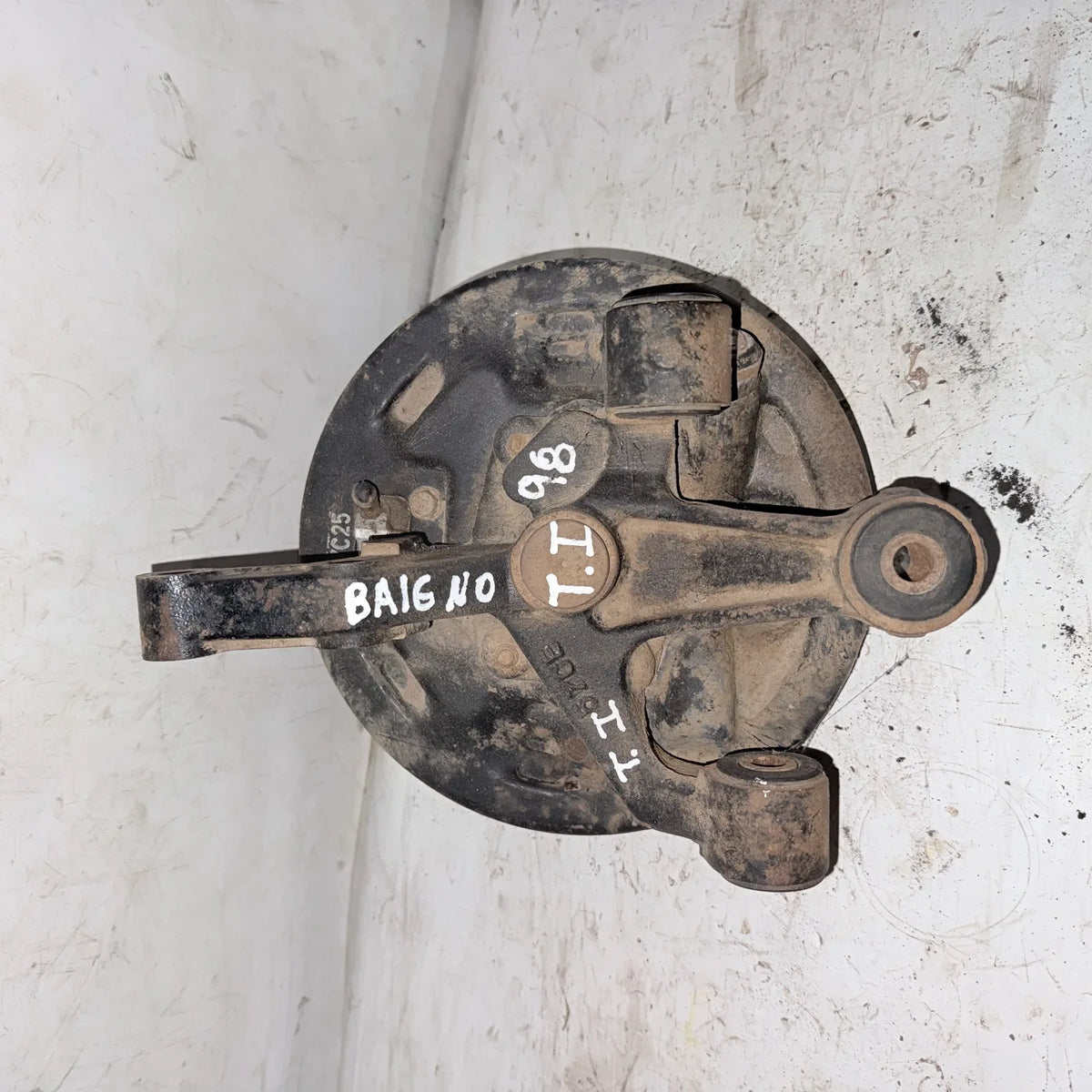 MUÑON TRA-IZQ Suzuki Baleno 1998 - 1.6 4x2 Bencina Mecánico