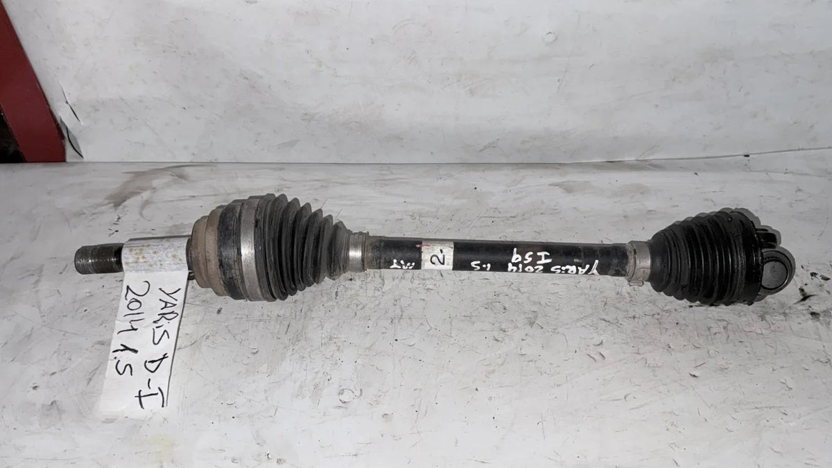 EJE PALIER DEL-IZQ Toyota Yaris 2014 - 1.5 4x2 Bencina Mecánico