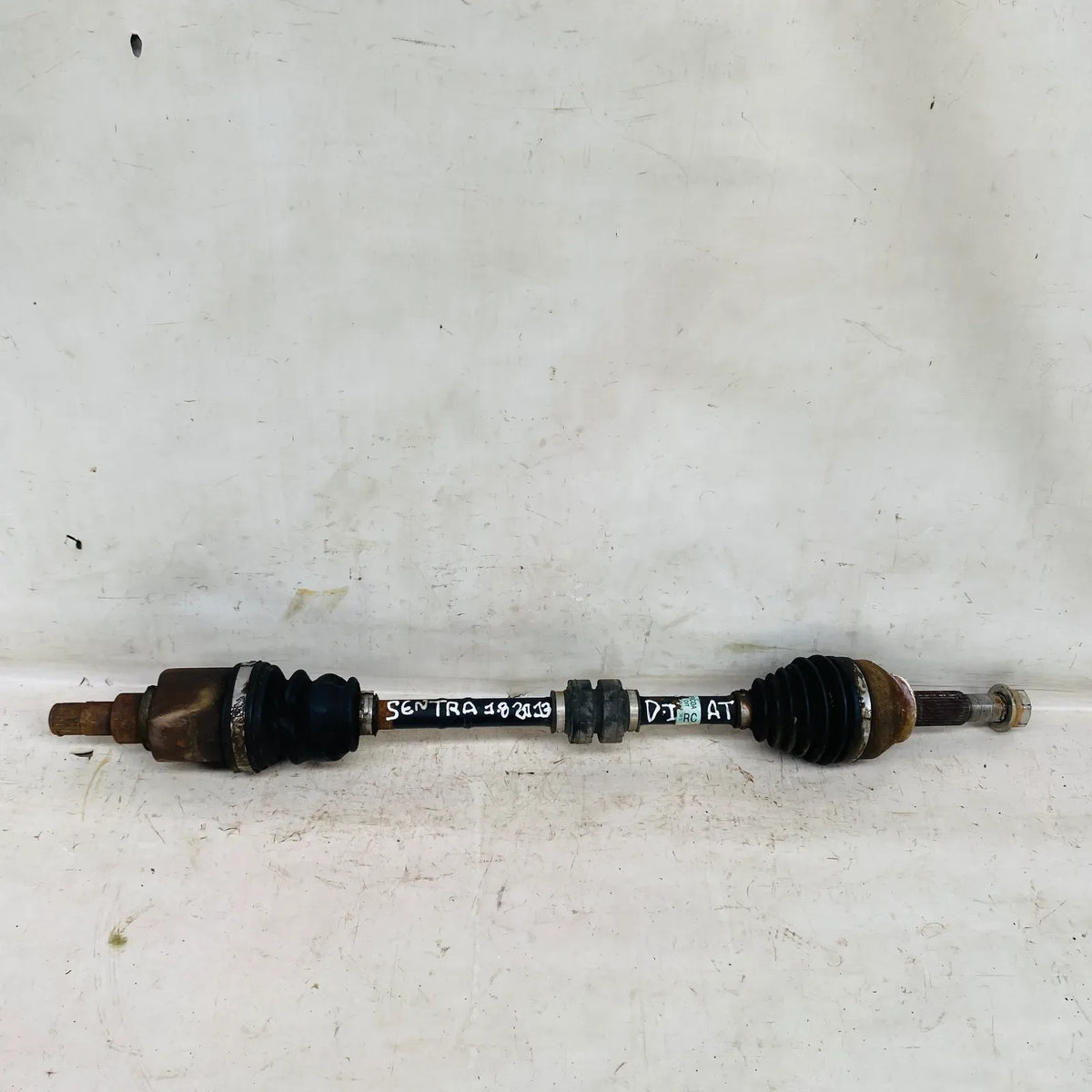 EJE PALIER DEL-IZQ Nissan SENTRA 2013 - 1.8 4x2 Bencina Automático