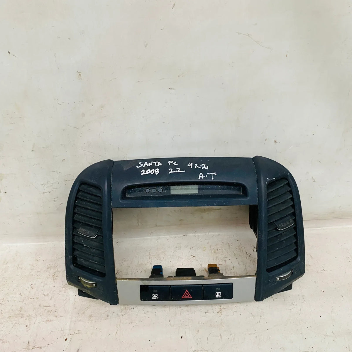 BISEL CON DIFUSOR DE AIRE Hyundai Santa Fe 2008 - 2.2 4x2 Diesel Automático