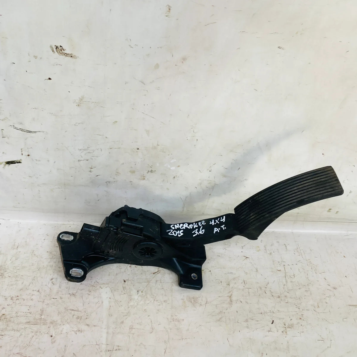 PEDAL ACELERADOR Jeep Cherokee 2015 - 3.6 4x4 Bencina Automático