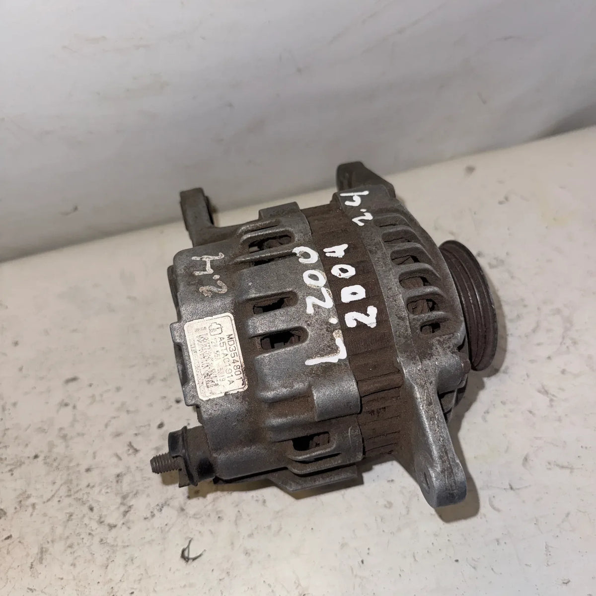 Alternador Mitsubishi L200 2004 - 2.4 4x2 Bencina Mecánico