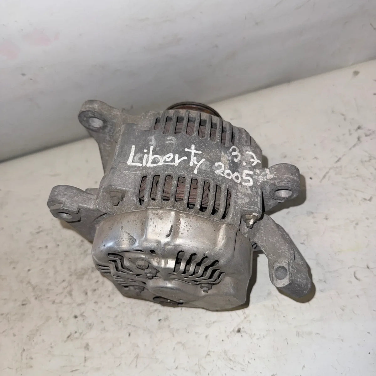 Alternador Jeep Liberty 2005 - 3.7 4x2 Bencina Mecánico